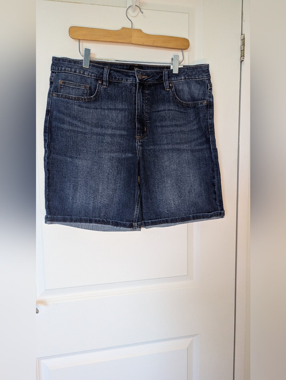 Lee Riders Women's Dark Wash Cuffed Jean Shorts Size 18M Stretch